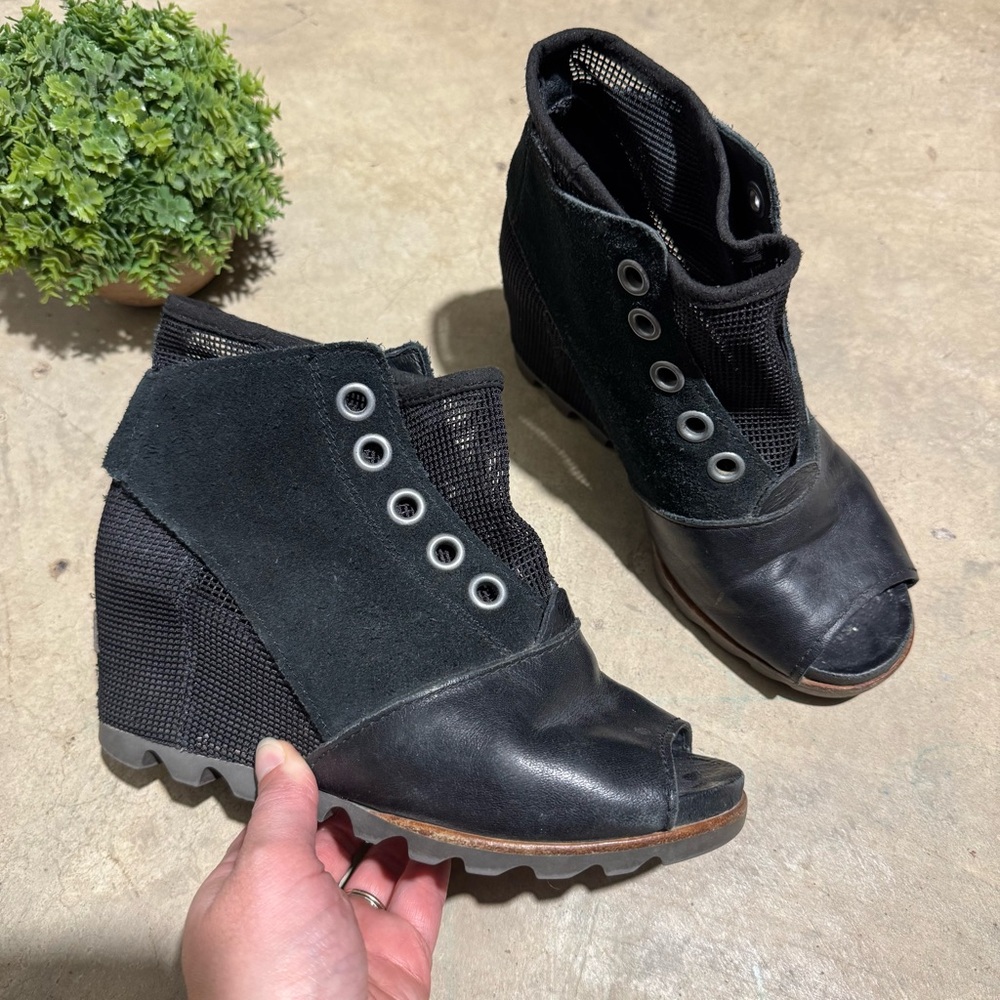 Sorel Joanie Mesh Black Leather Suede Open Toe Wedge Ankle Booties Size 8 Fall